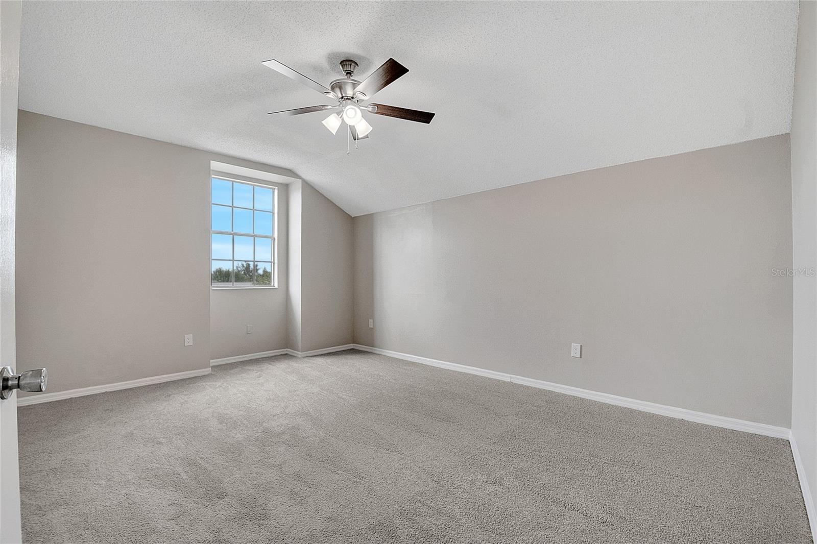 Image 39 of 54 For 424 Royal Ridge Drive