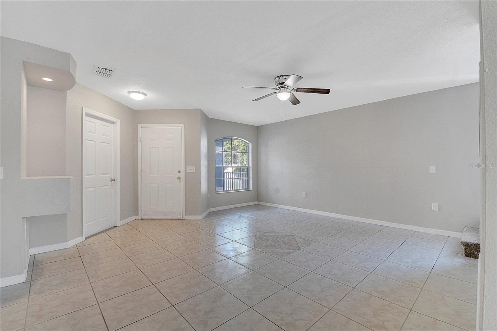 Image 8 of 54 For 424 Royal Ridge Drive