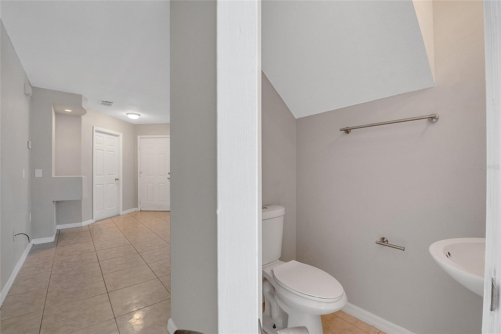 Image 9 of 54 For 424 Royal Ridge Drive