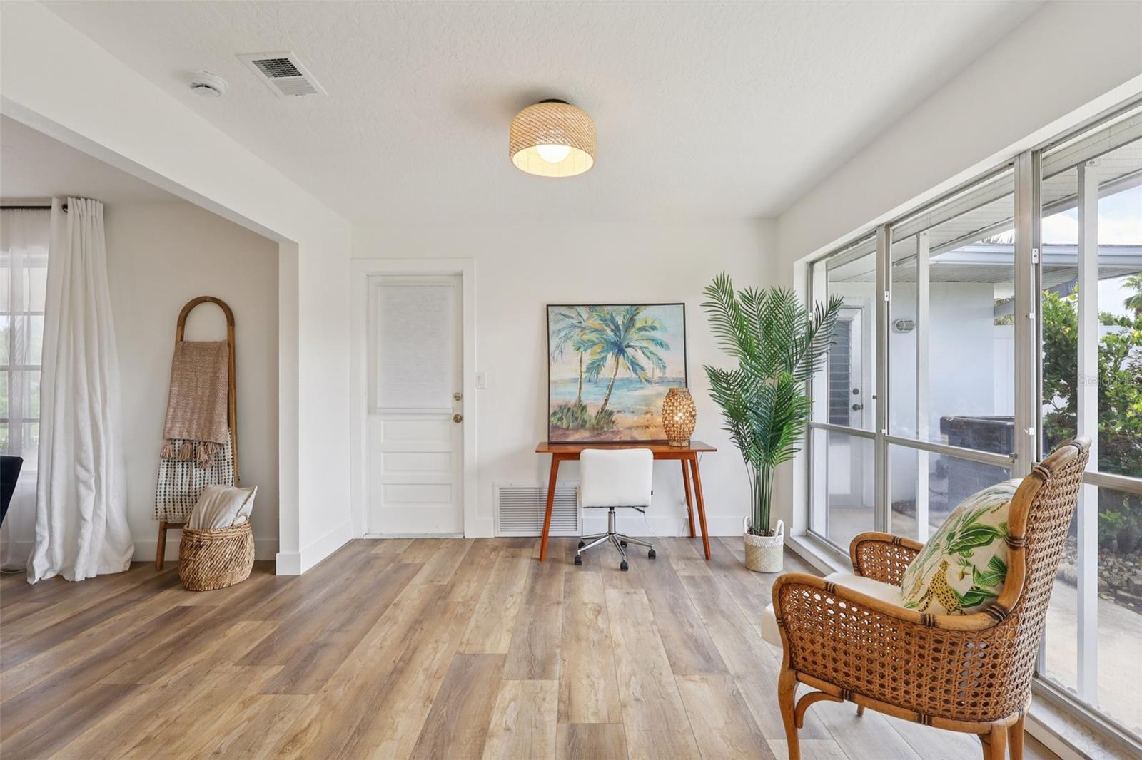Image 12 of 55 For 498 Port Malabar Boulevard Ne