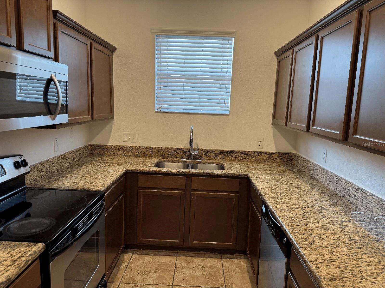 Image 7 of 25 For 2853 Adelaide Court