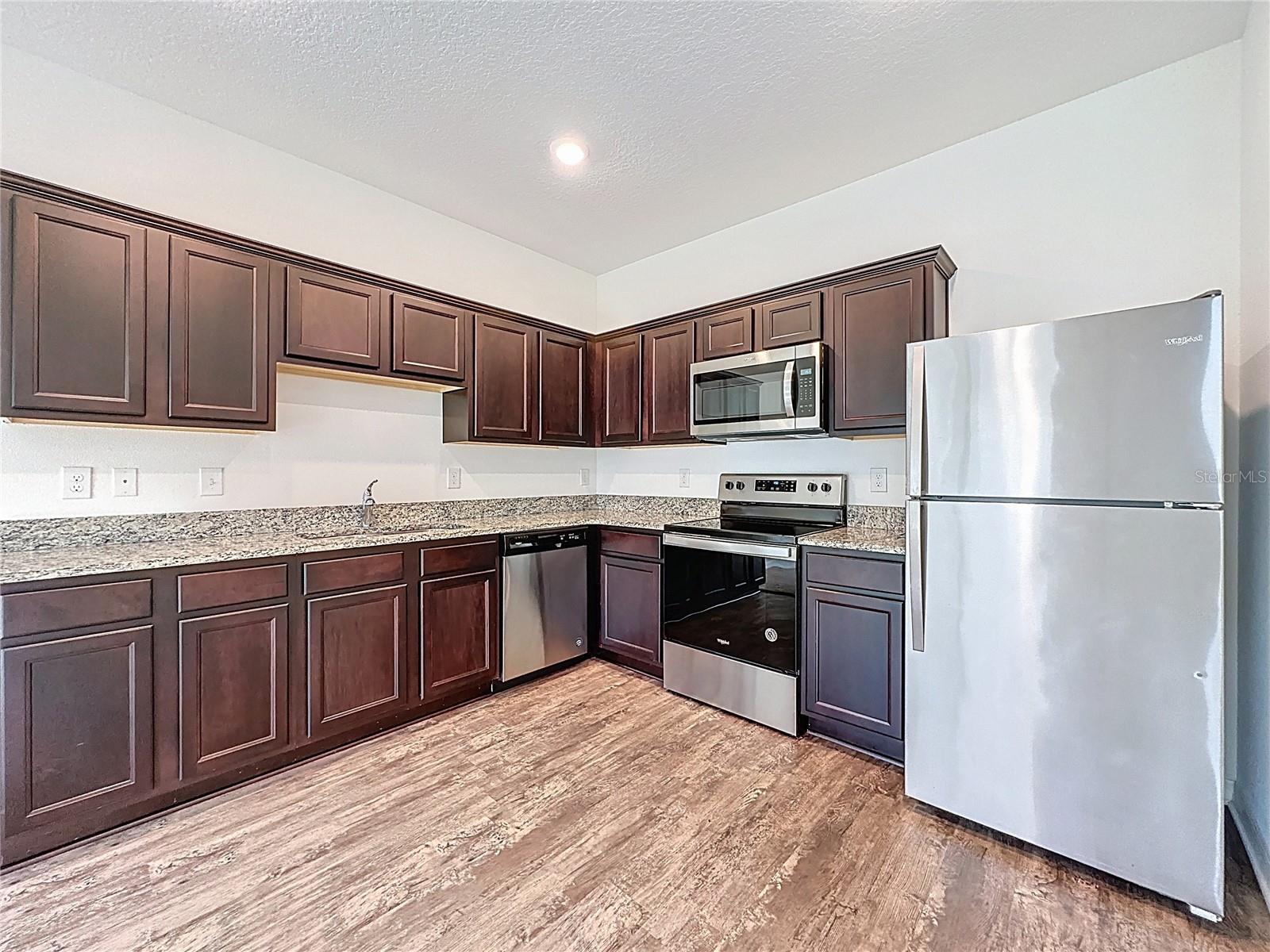 Image 12 of 34 For 927 Grandin Street