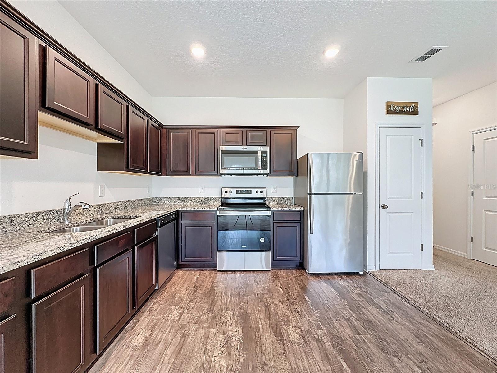 Image 13 of 34 For 927 Grandin Street