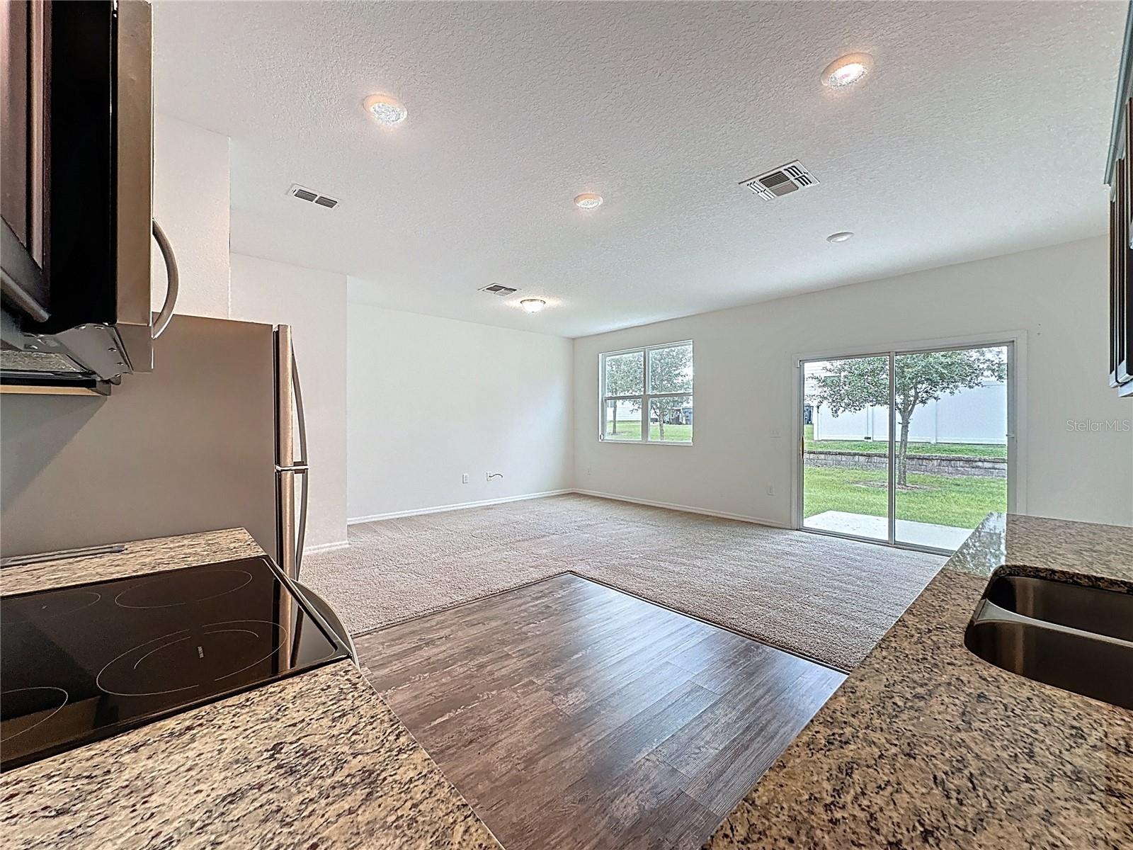 Image 14 of 34 For 927 Grandin Street