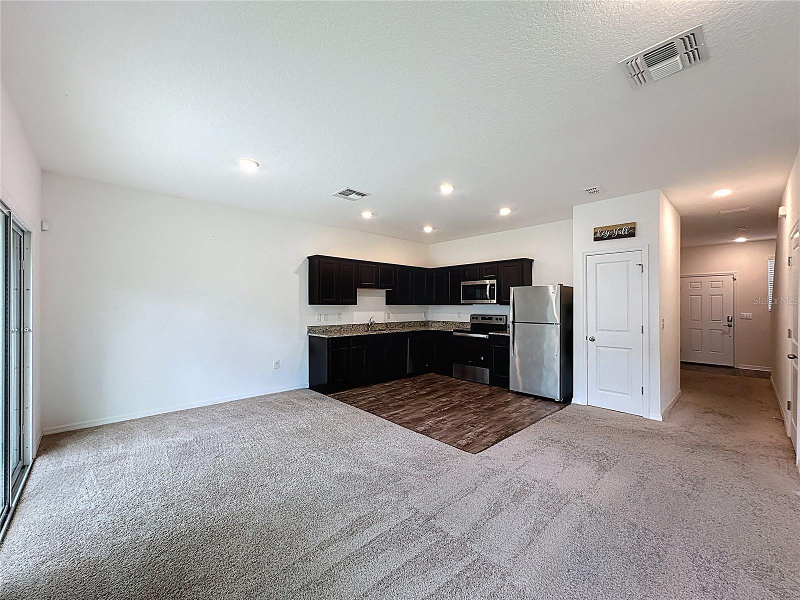 Image 16 of 34 For 927 Grandin Street