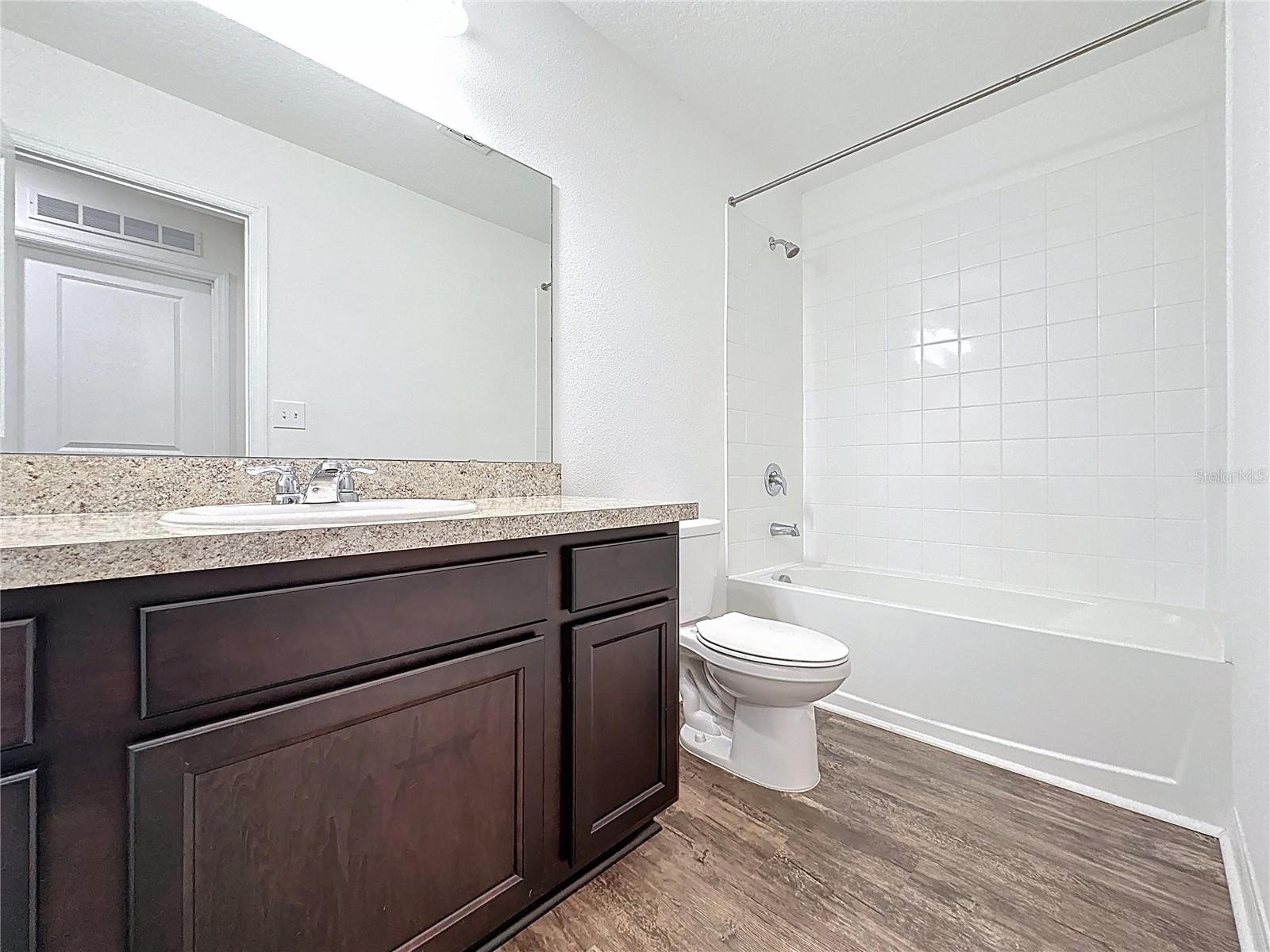 Image 26 of 34 For 927 Grandin Street