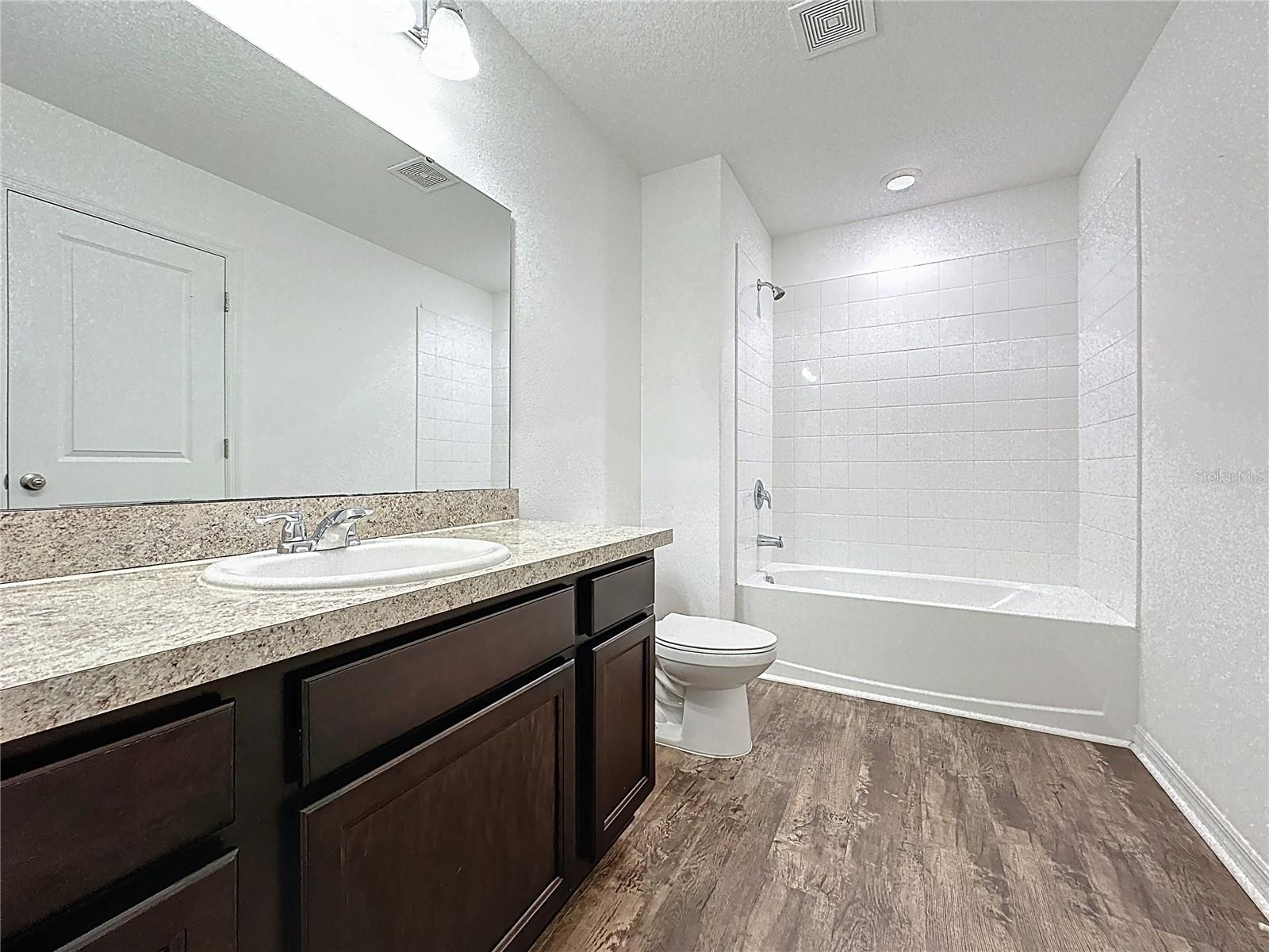 Image 33 of 34 For 927 Grandin Street