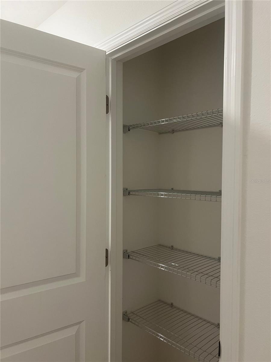 Image 4 of 34 For 927 Grandin Street