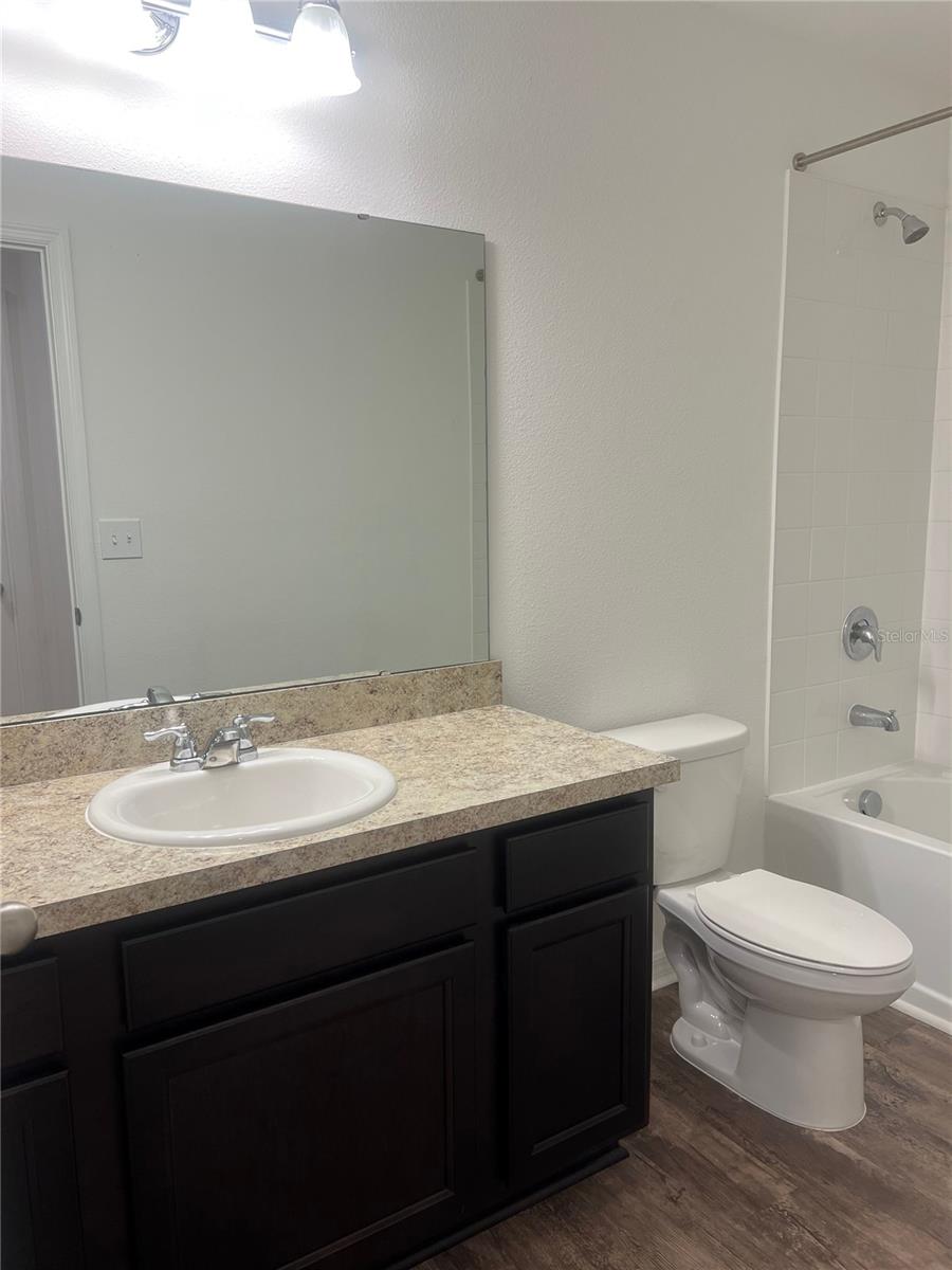 Image 8 of 34 For 927 Grandin Street