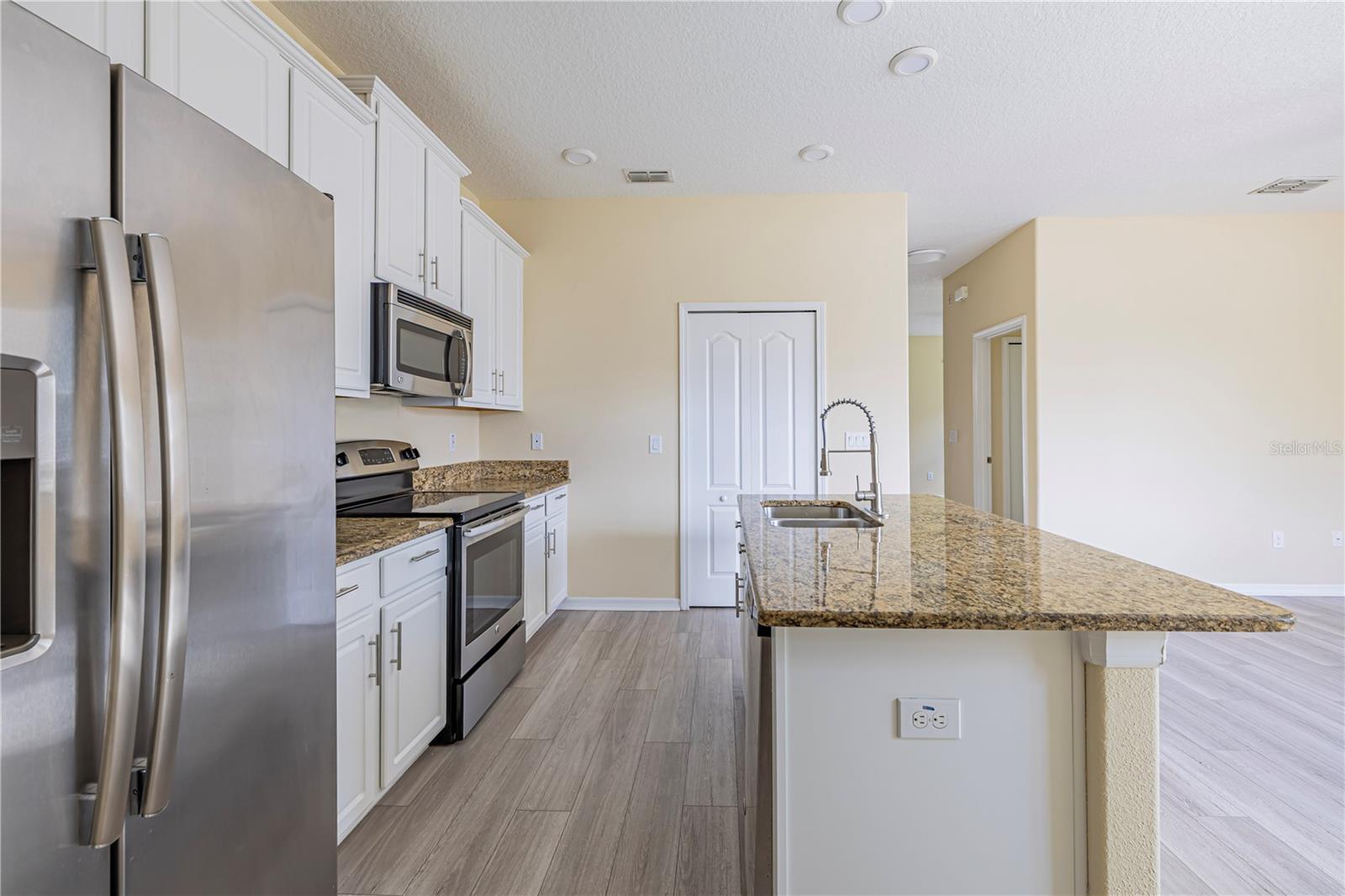 Image 14 of 31 For 12838 Strode Lane