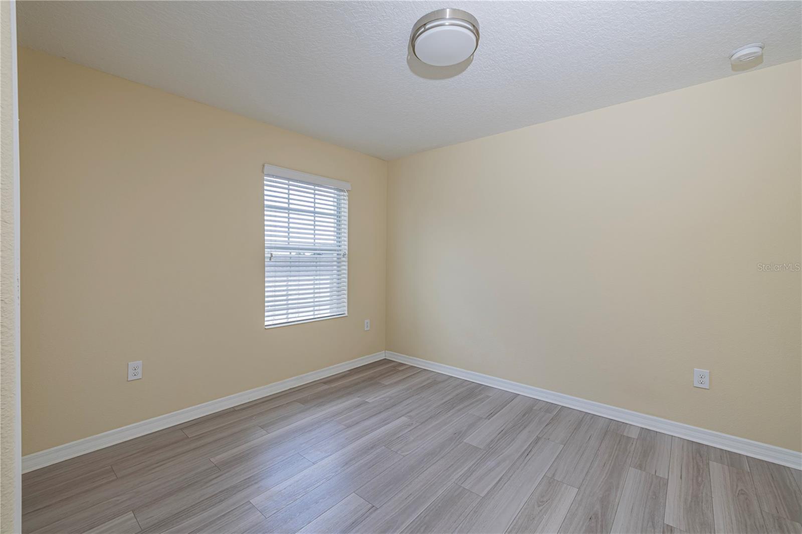 Image 17 of 31 For 12838 Strode Lane
