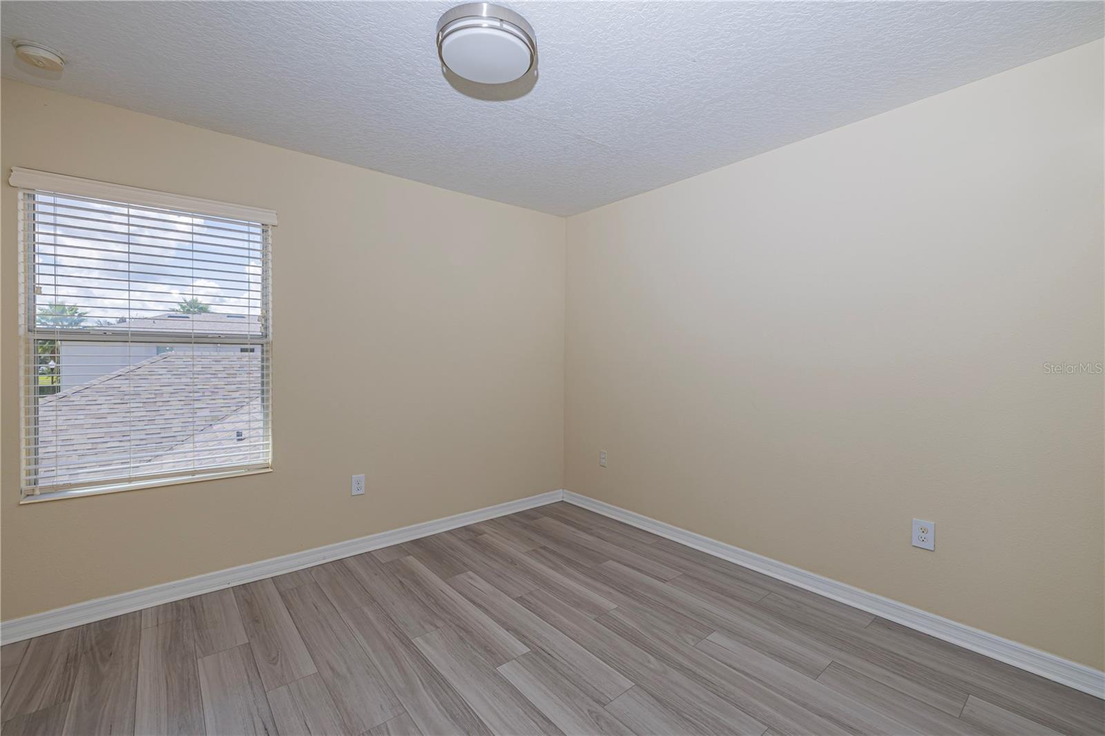 Image 19 of 31 For 12838 Strode Lane