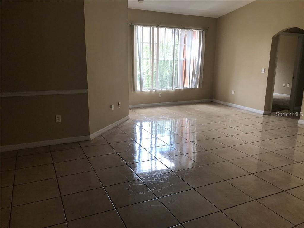 Image 2 of 8 For 5566 Metrowest Boulevard 303