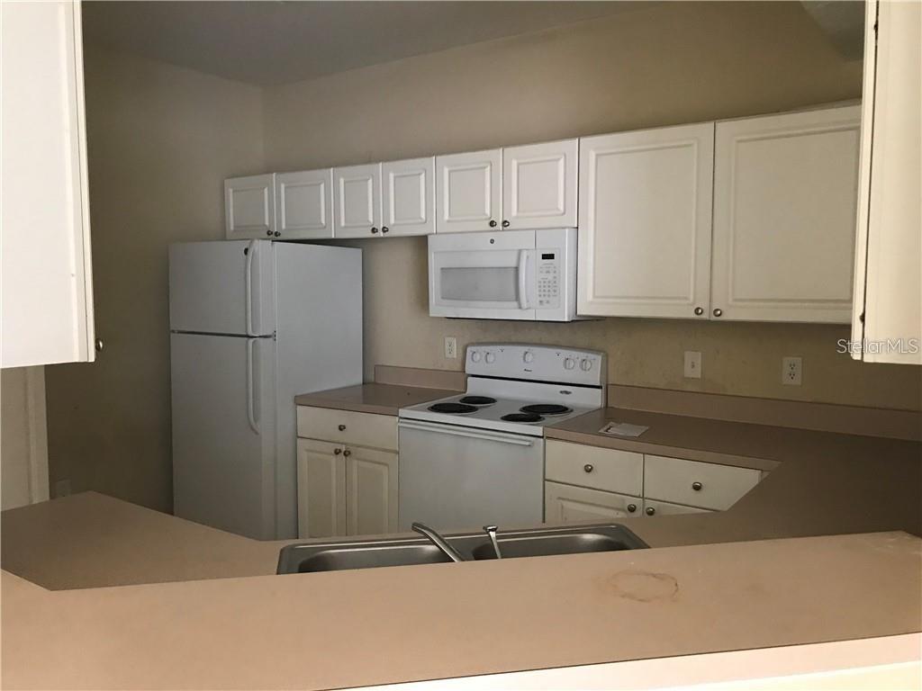 Image 3 of 8 For 5566 Metrowest Boulevard 303