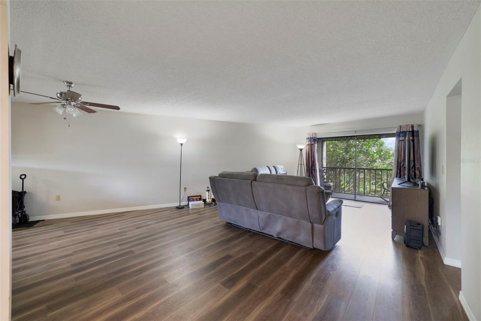 Image 6 of 17 For 1064 Lotus Parkway 923