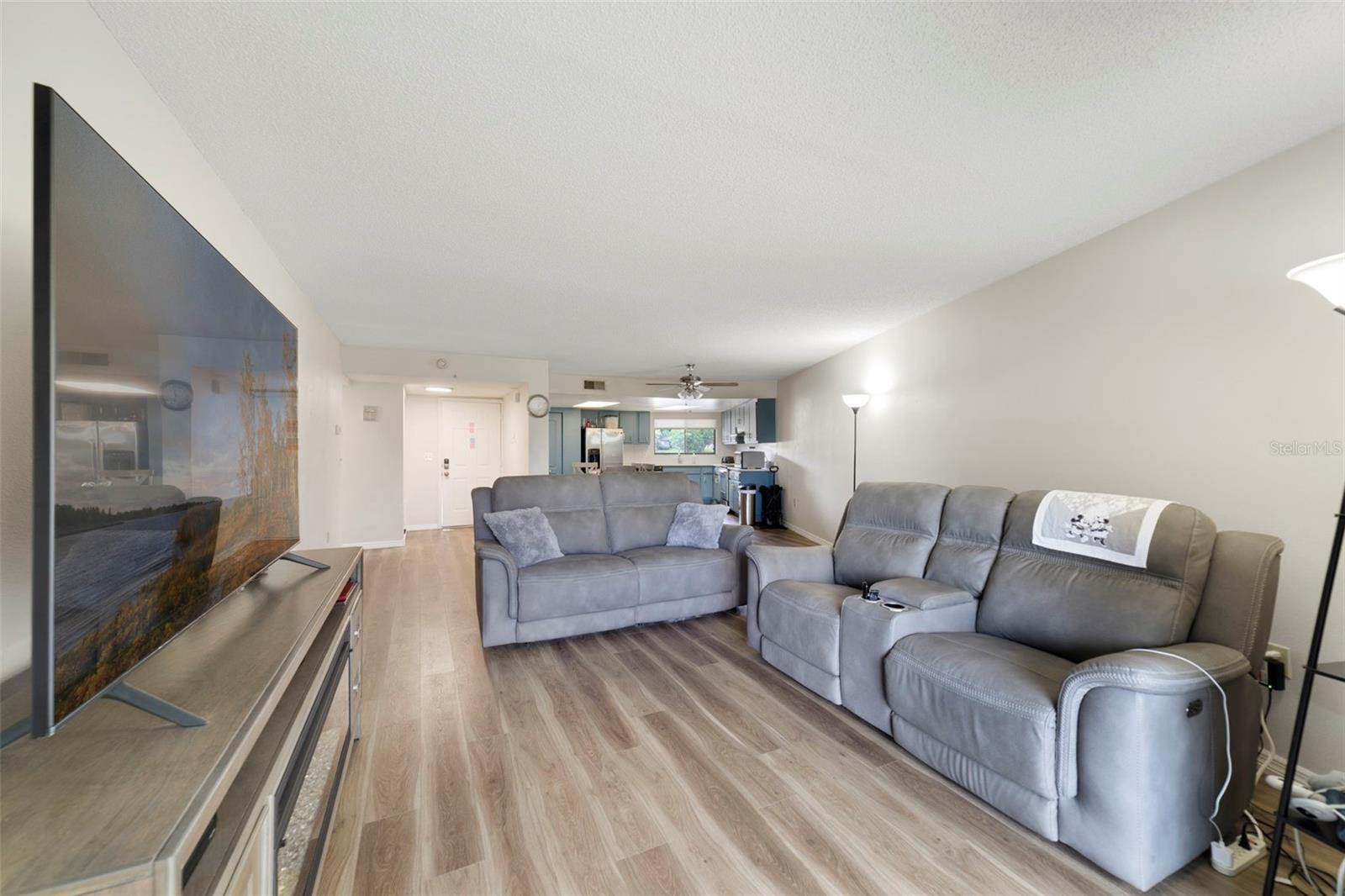 Image 7 of 17 For 1064 Lotus Parkway 923