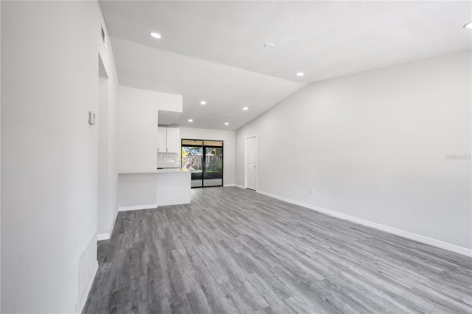 Image 10 of 35 For 3711 Shady Grove Circle