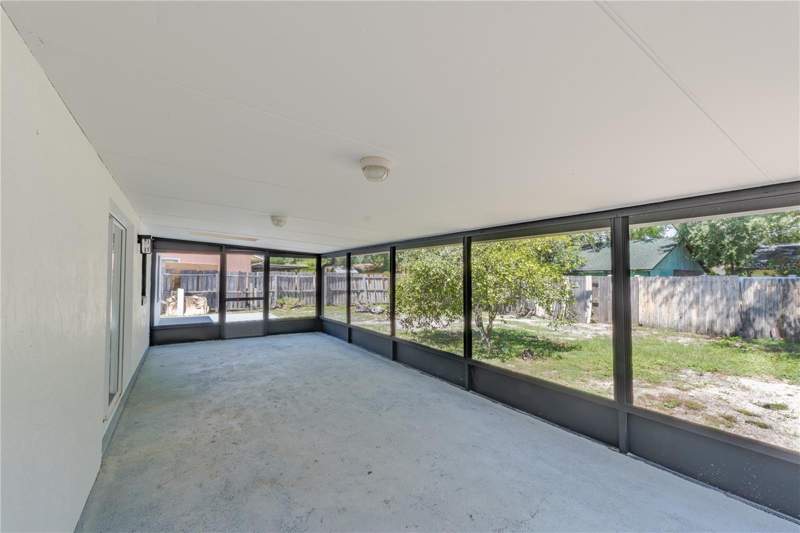 Image 21 of 35 For 3711 Shady Grove Circle