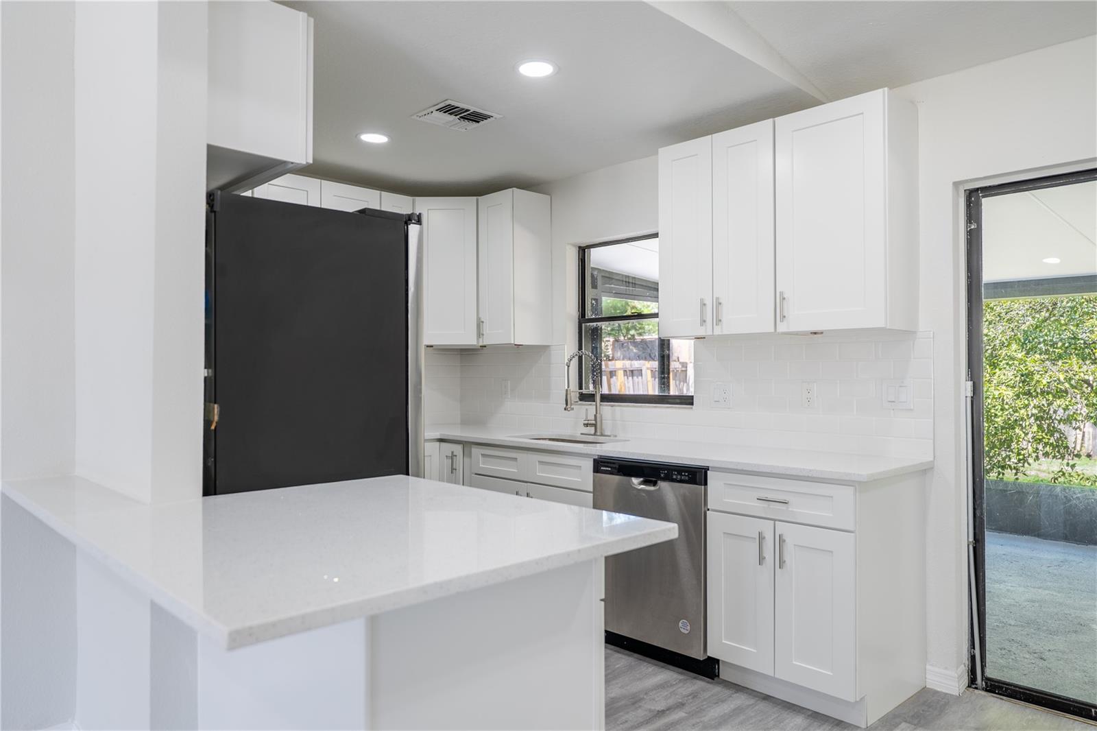 Image 6 of 35 For 3711 Shady Grove Circle