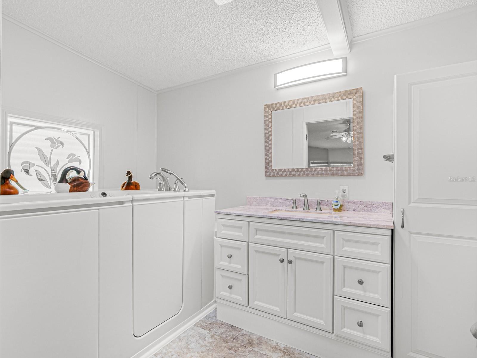 Image 18 of 23 For 403 Challenger Avenue