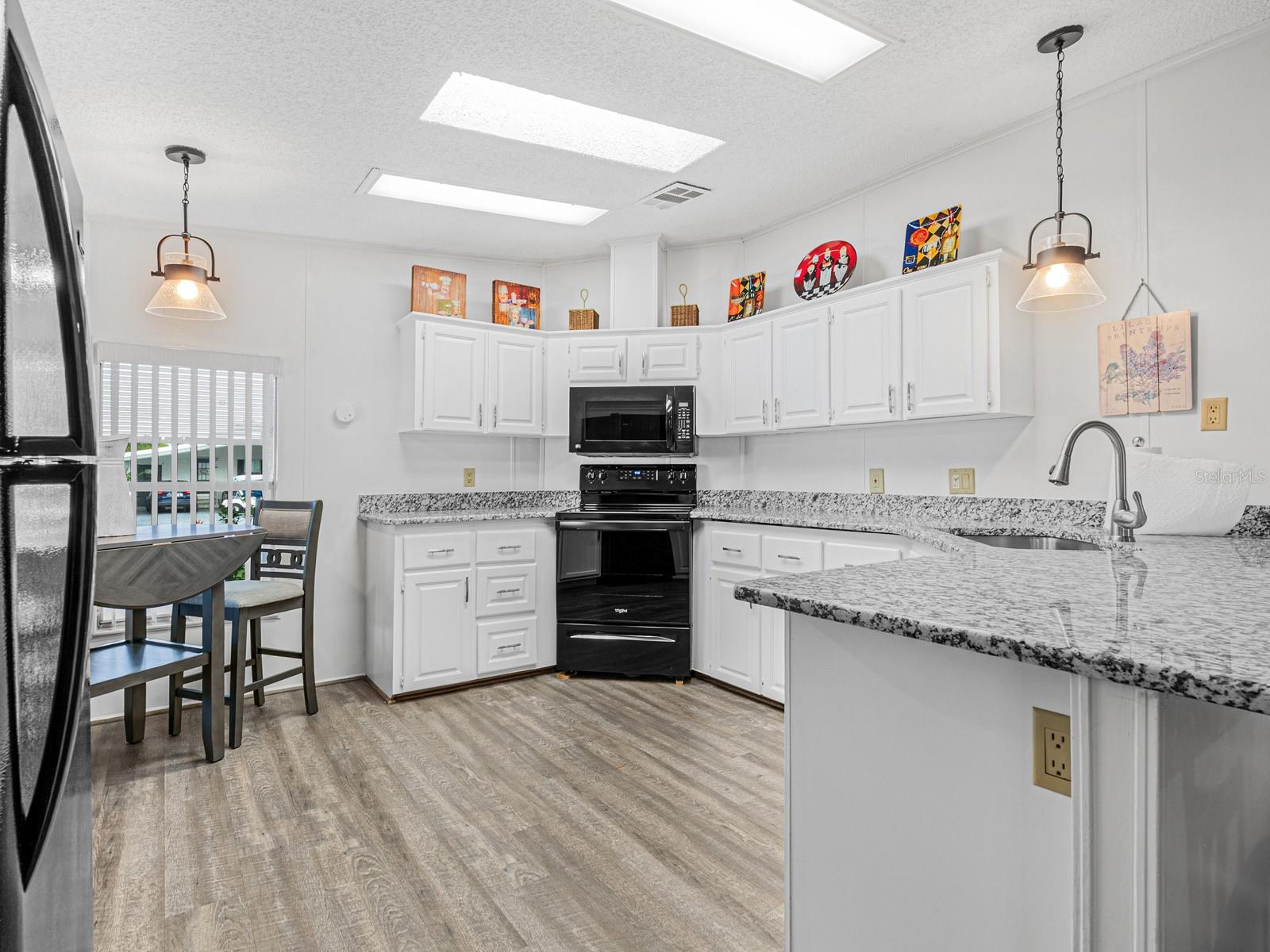 Image 4 of 23 For 403 Challenger Avenue