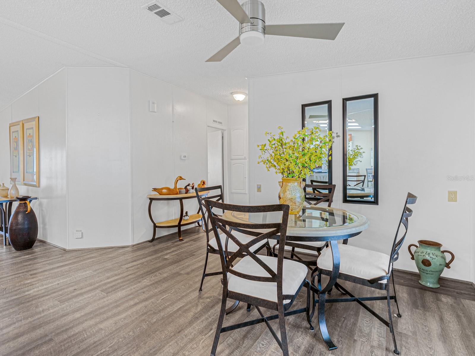 Image 6 of 23 For 403 Challenger Avenue