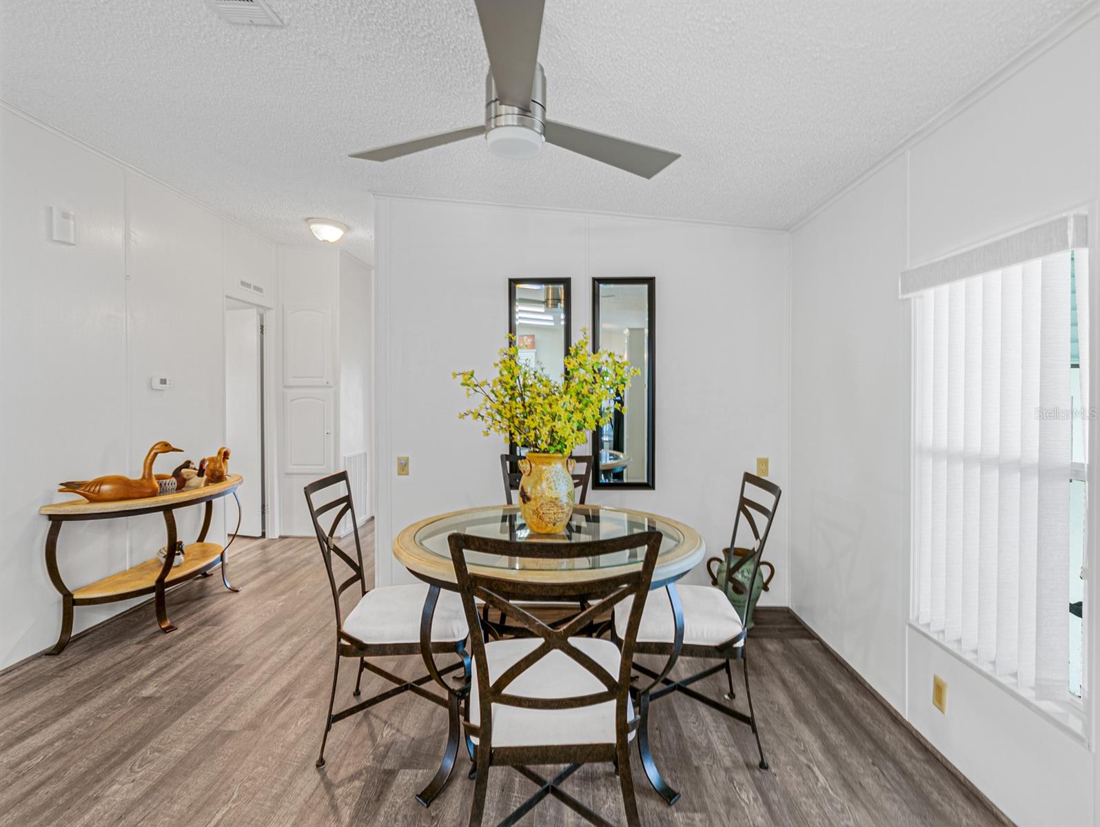 Image 7 of 23 For 403 Challenger Avenue