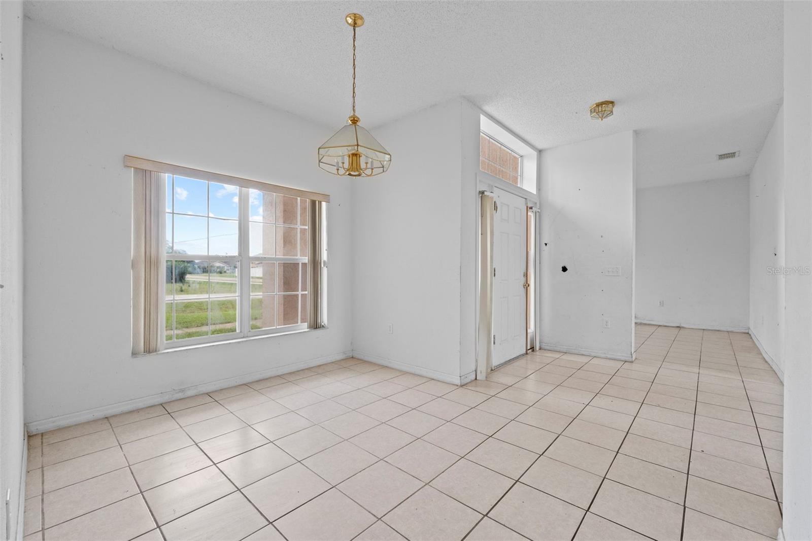 Image 10 of 30 For 208 Athabasca Drive