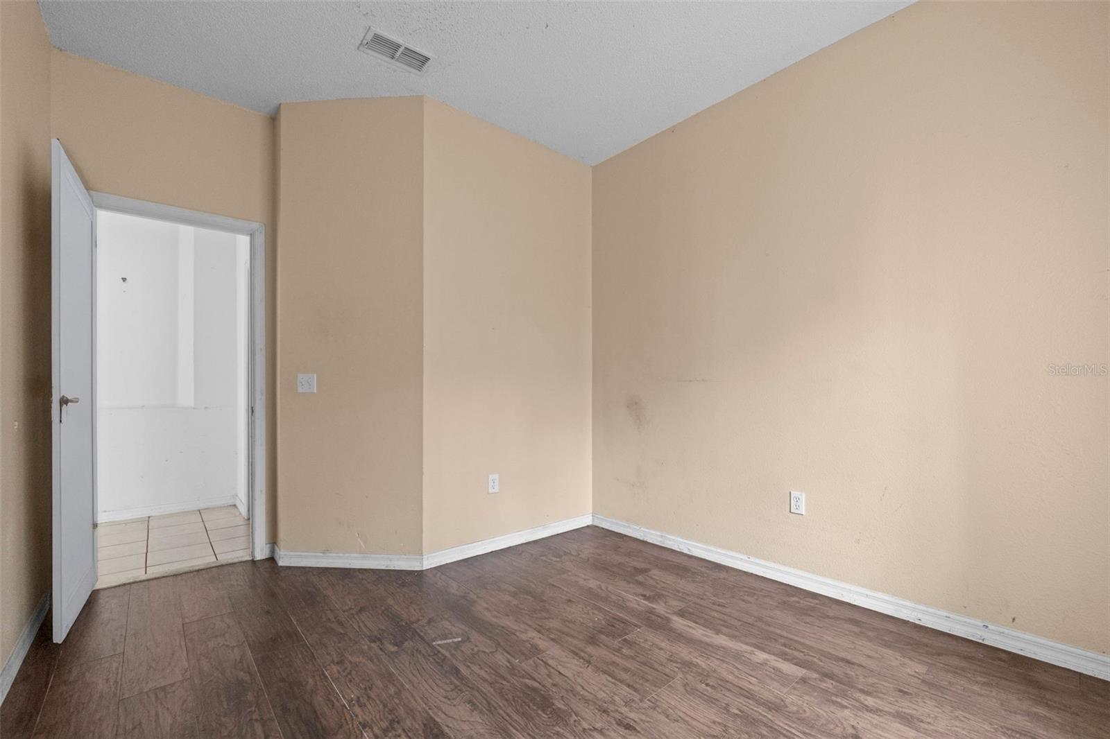 Image 14 of 30 For 208 Athabasca Drive