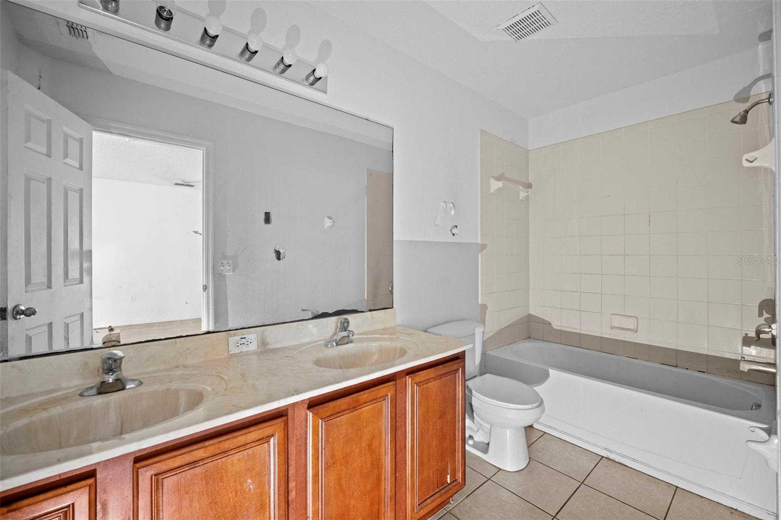 Image 18 of 30 For 208 Athabasca Drive