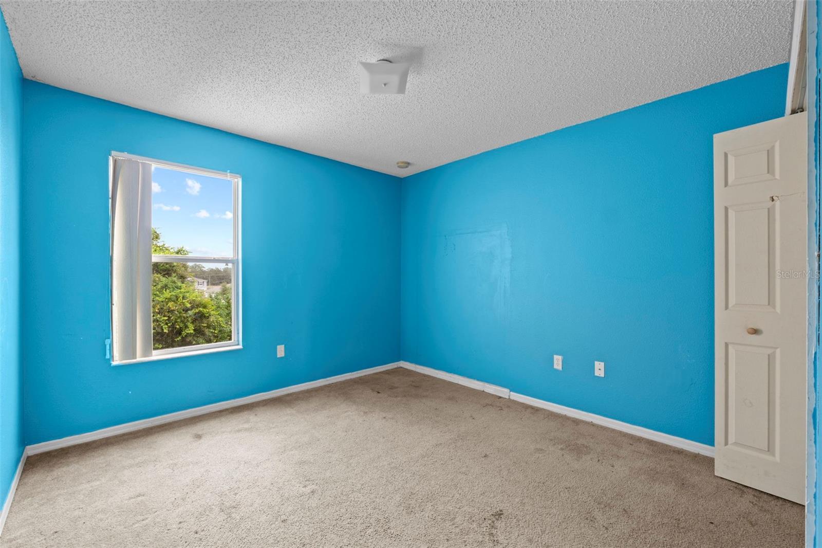 Image 19 of 30 For 208 Athabasca Drive