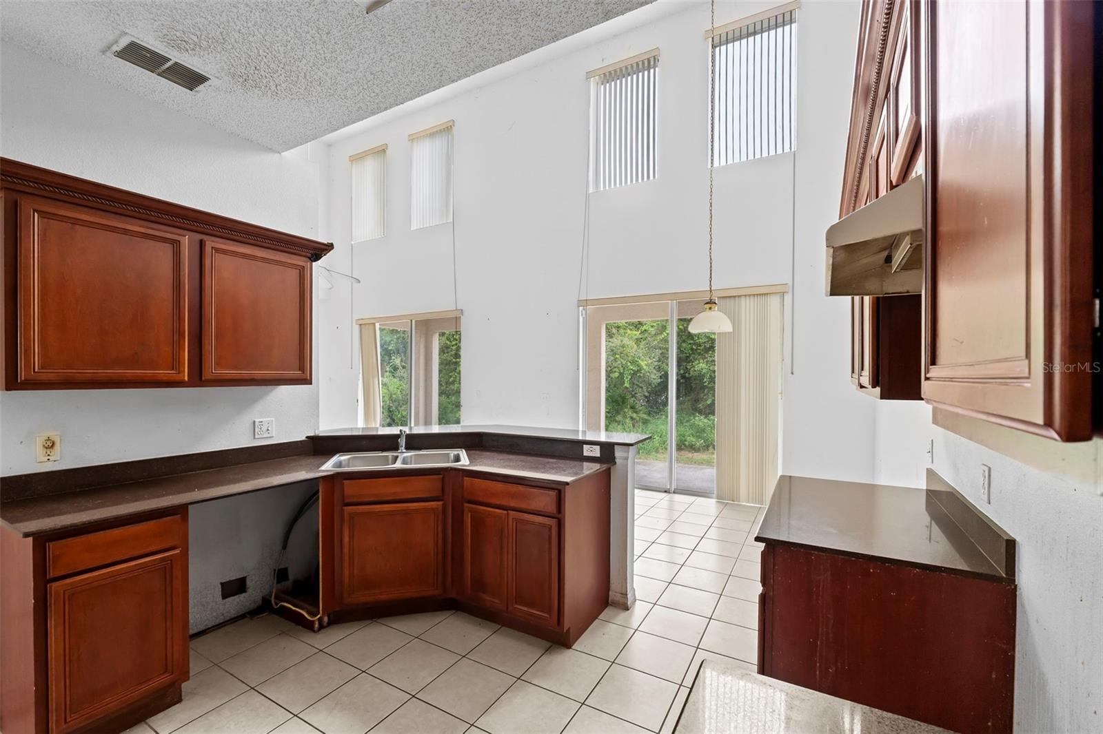 Image 7 of 30 For 208 Athabasca Drive