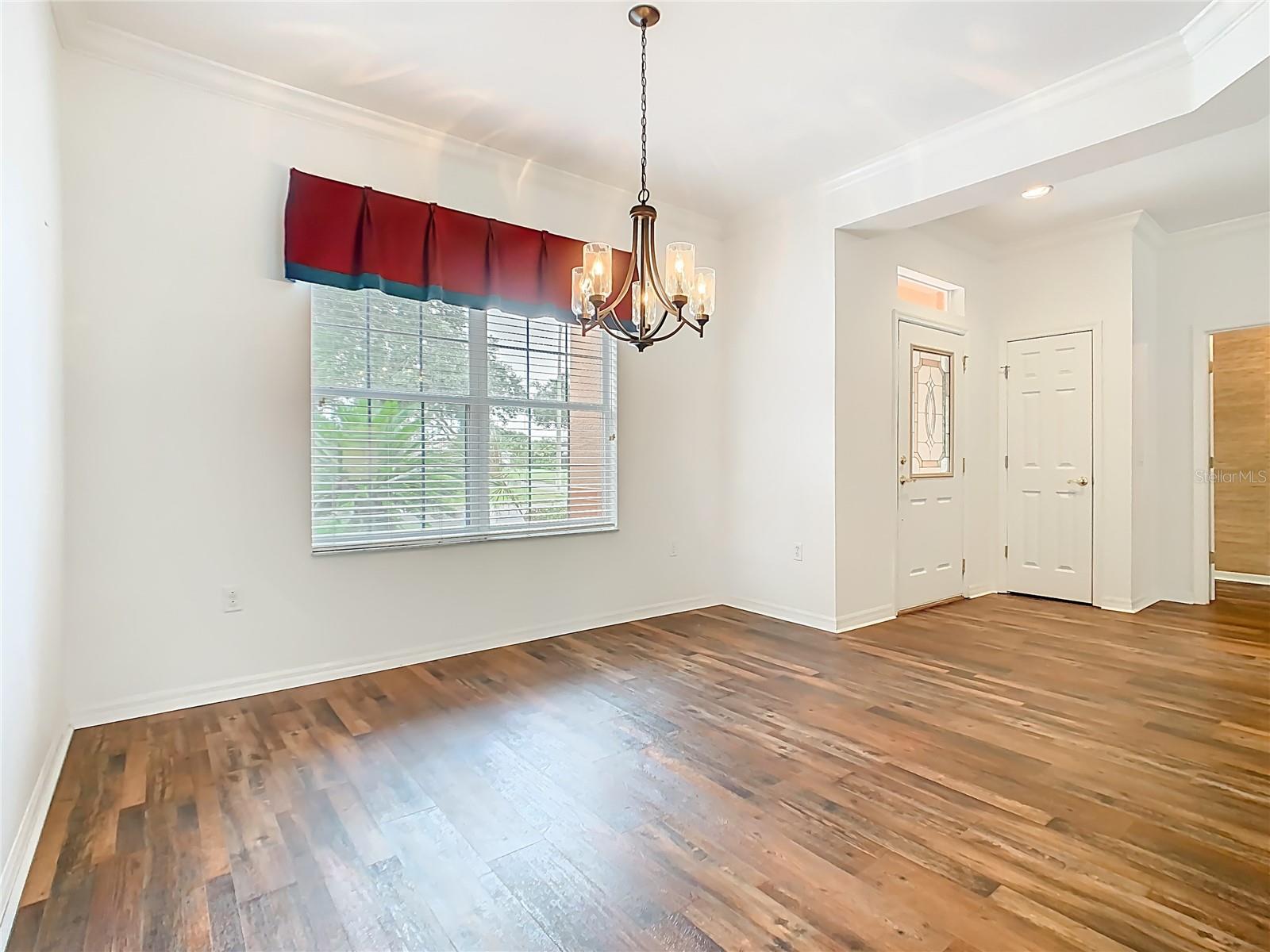 Image 10 of 50 For 525 Shorehaven Drive