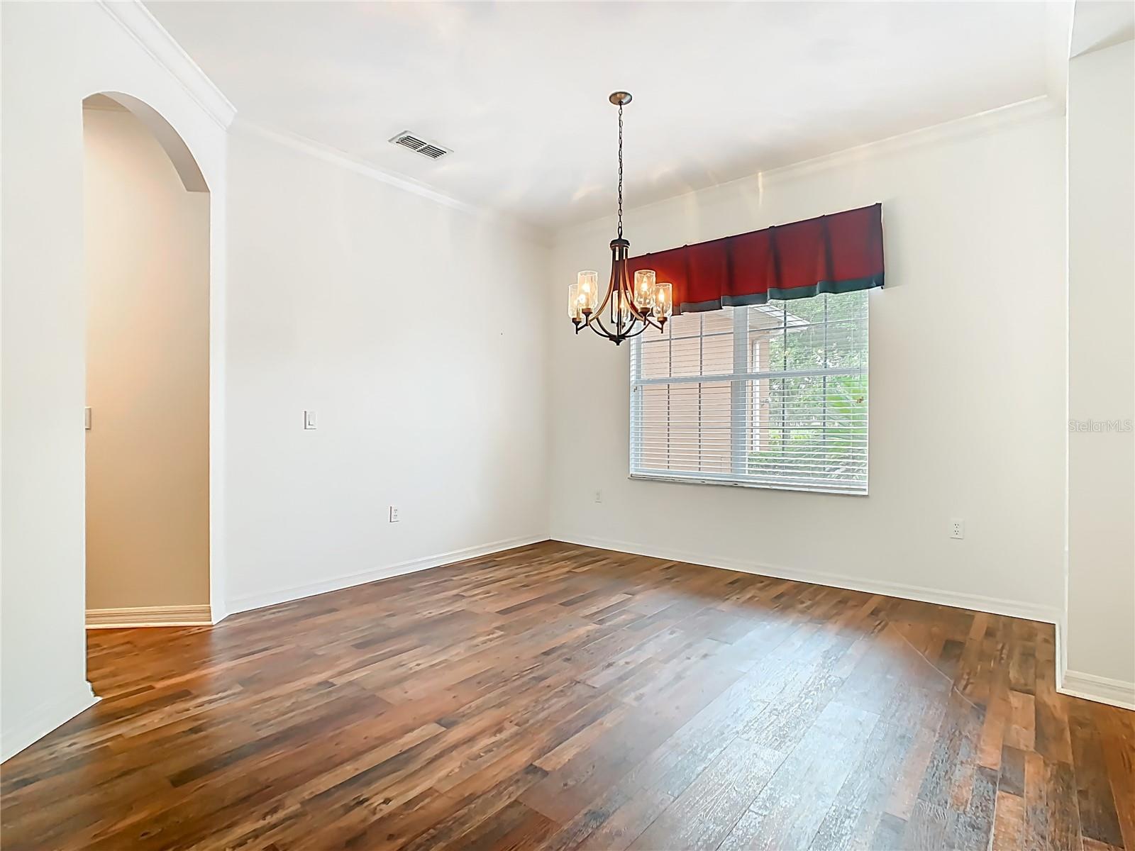 Image 11 of 50 For 525 Shorehaven Drive