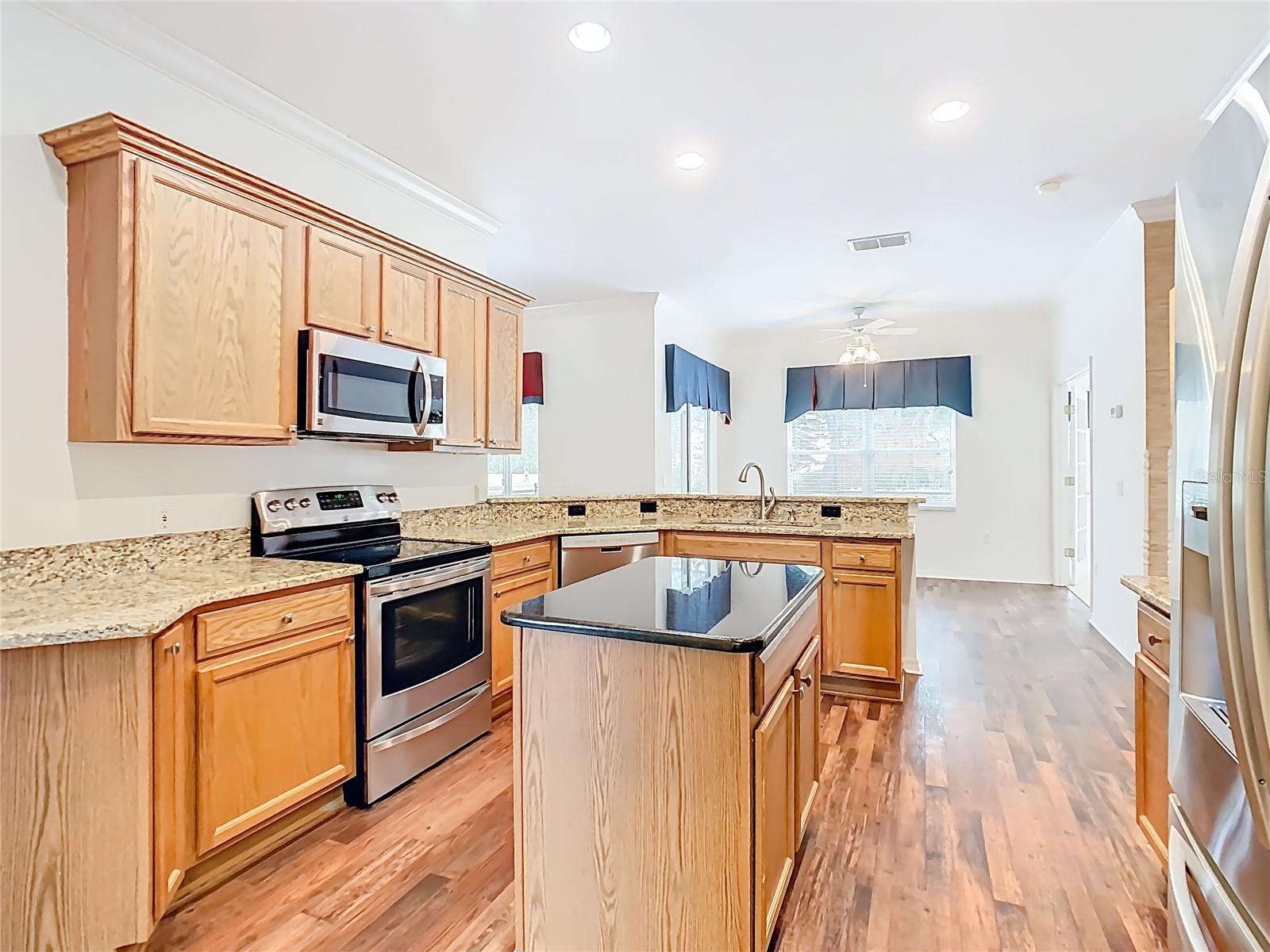 Image 17 of 50 For 525 Shorehaven Drive