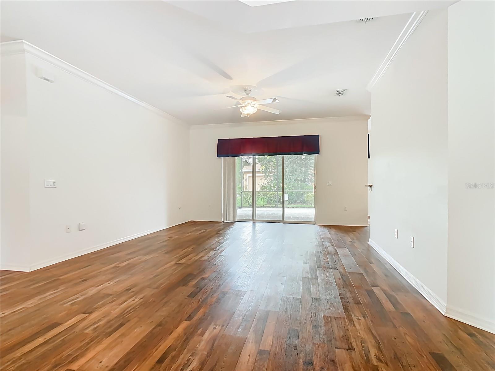 Image 5 of 50 For 525 Shorehaven Drive