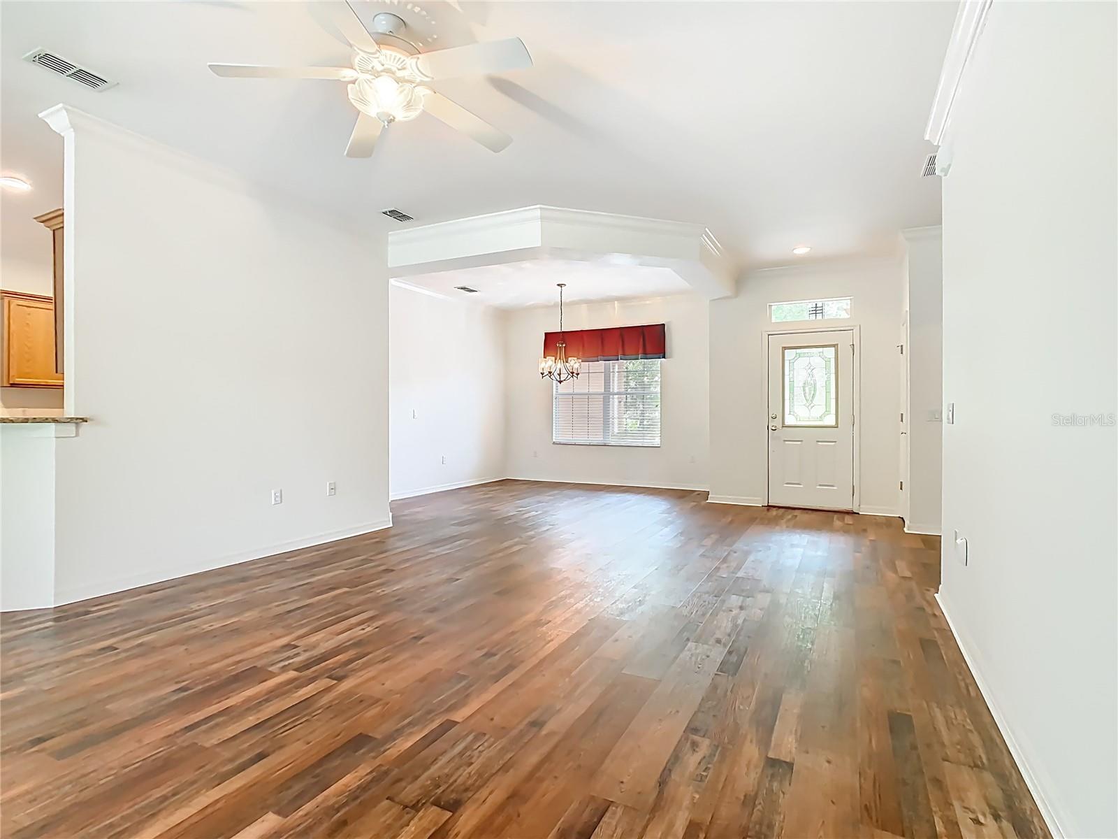 Image 8 of 50 For 525 Shorehaven Drive