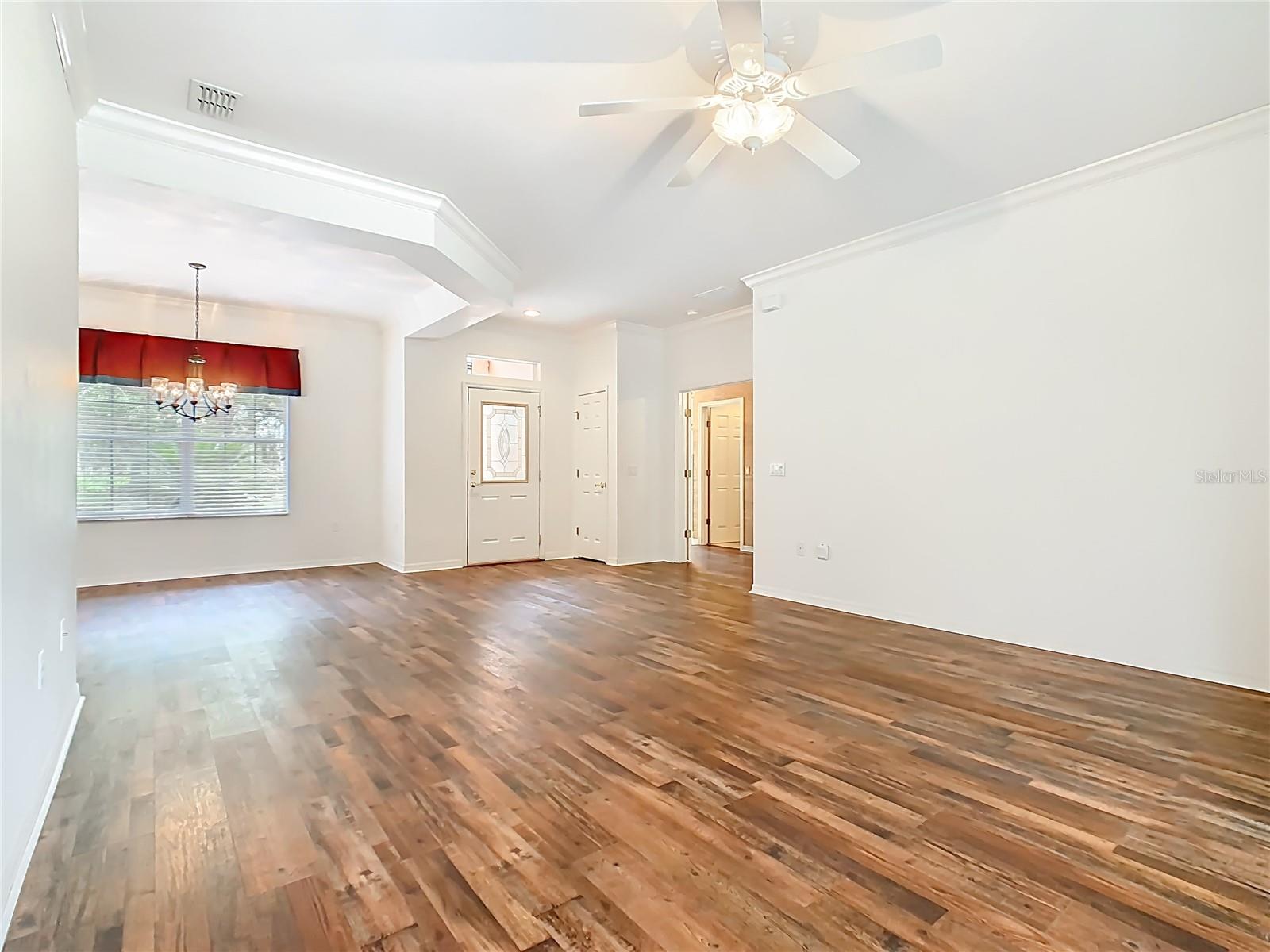 Image 9 of 50 For 525 Shorehaven Drive