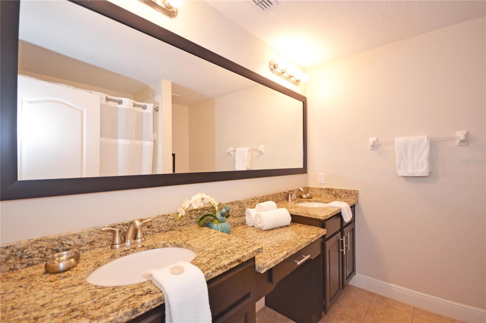 Image 11 of 22 For 8211 Roseville Road