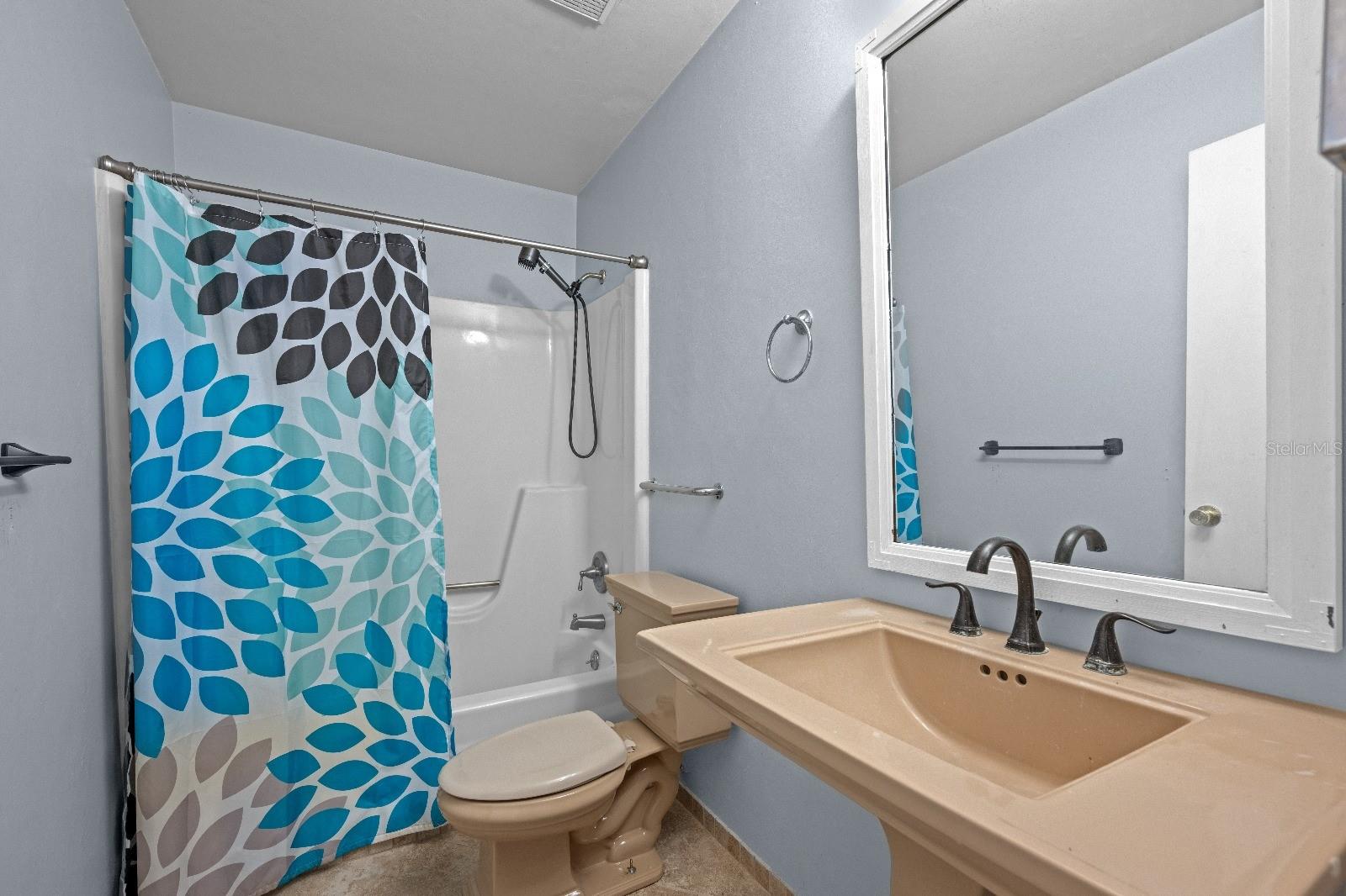 Image 23 of 29 For 14695 Pine Glen Circle