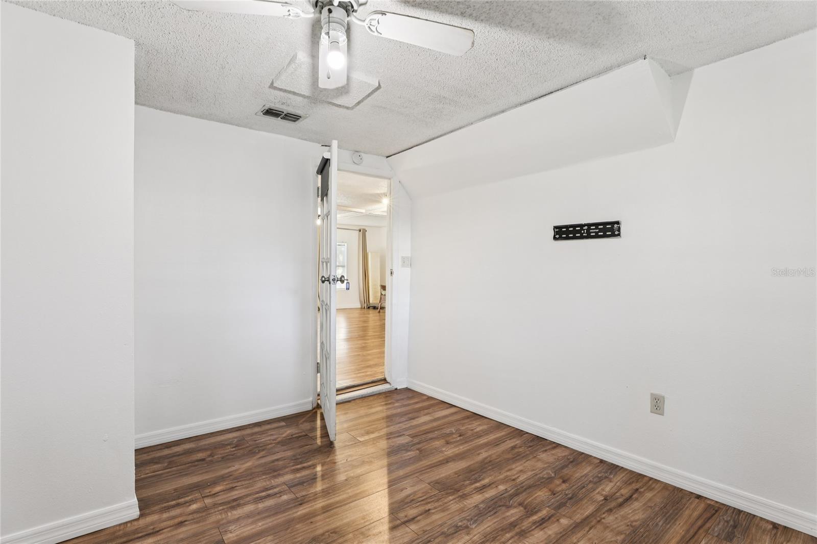 Image 11 of 19 For 1414 Warwick Place