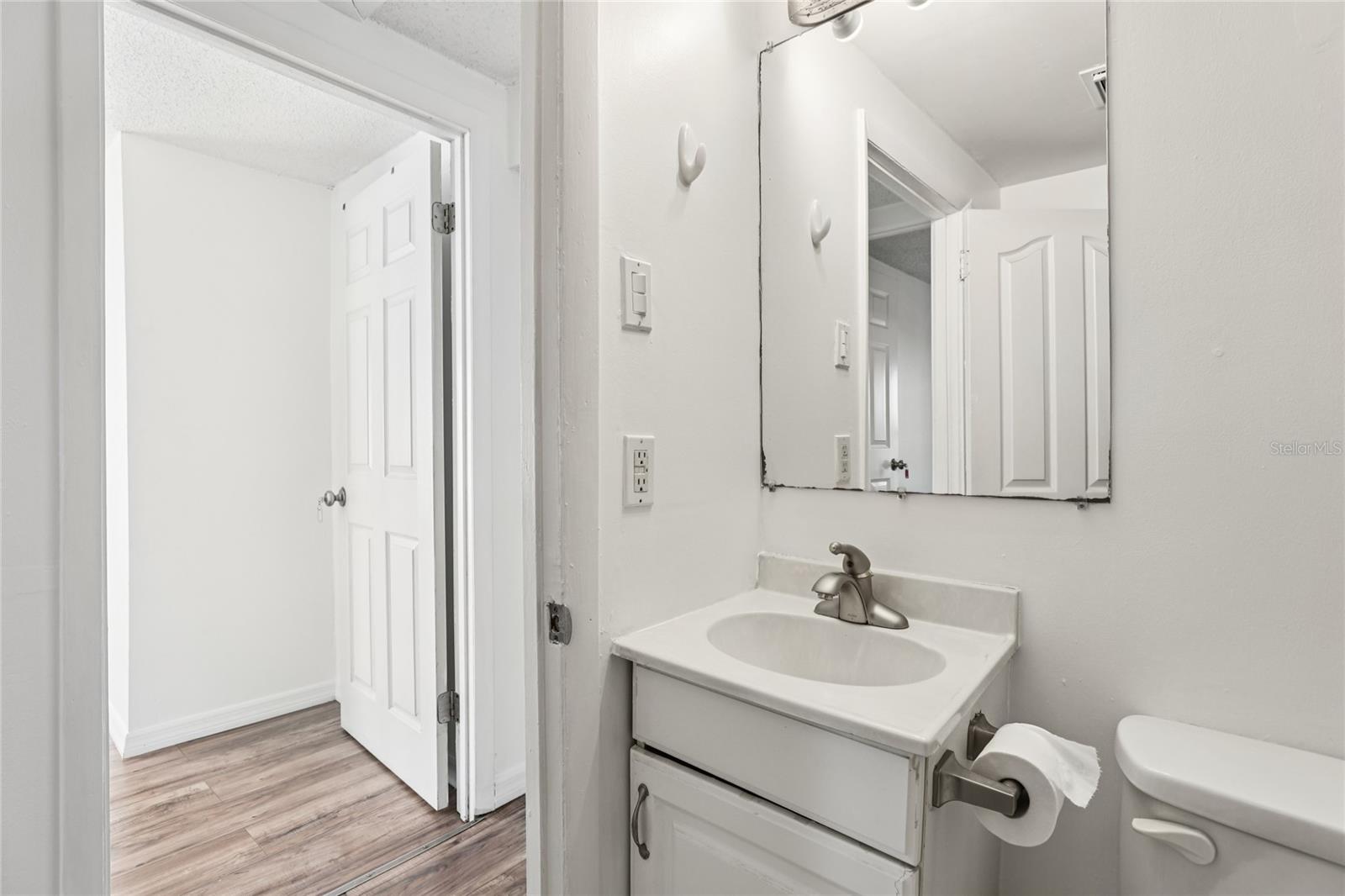 Image 13 of 19 For 1414 Warwick Place