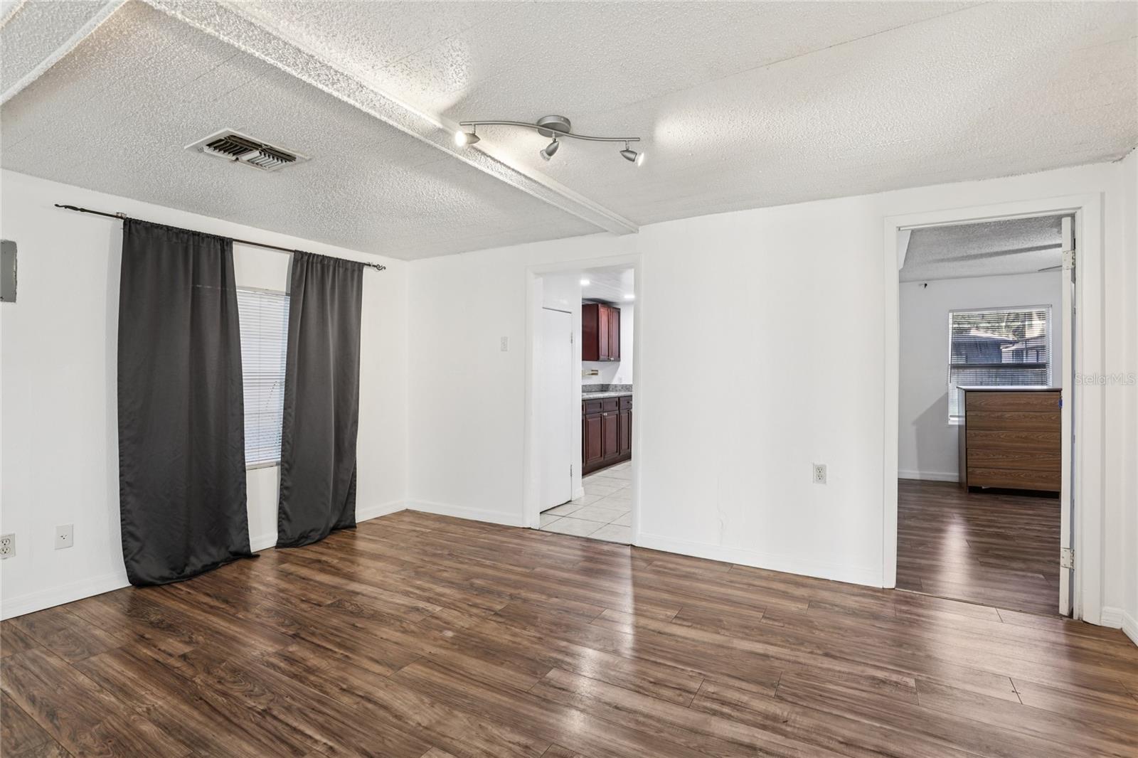 Image 5 of 19 For 1414 Warwick Place