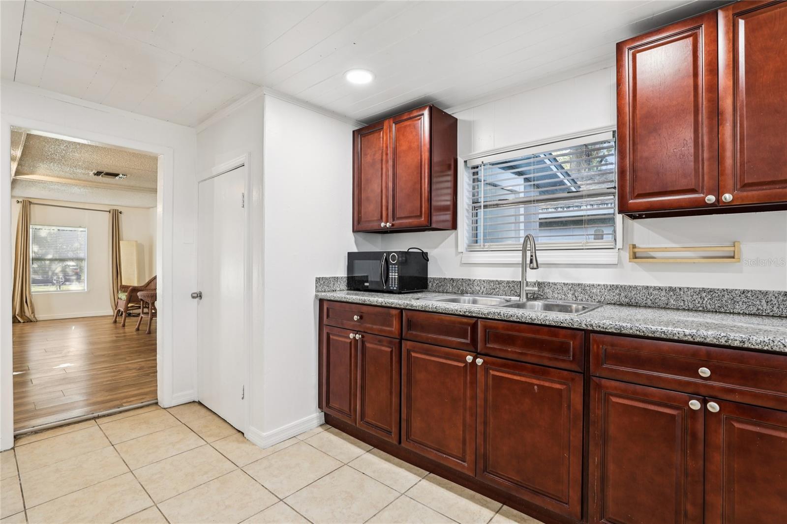 Image 7 of 19 For 1414 Warwick Place