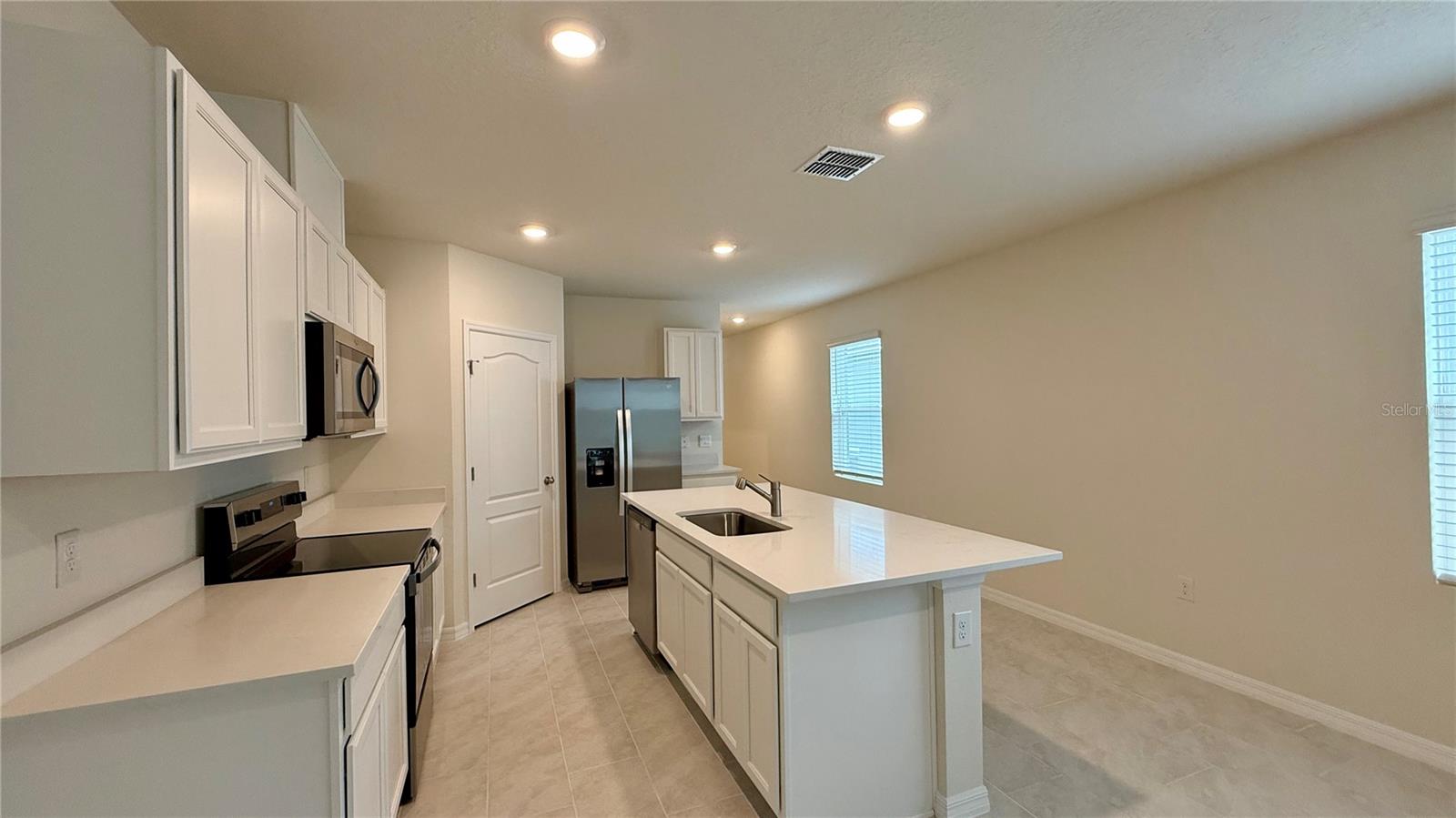 Image 4 of 23 For 3314 Pine Lily Avenue