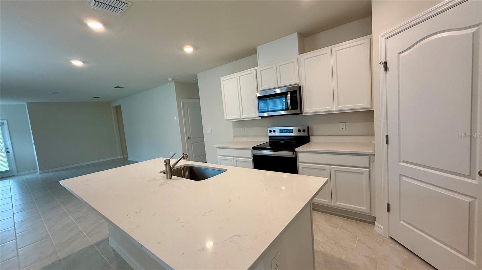 Image 7 of 23 For 3314 Pine Lily Avenue