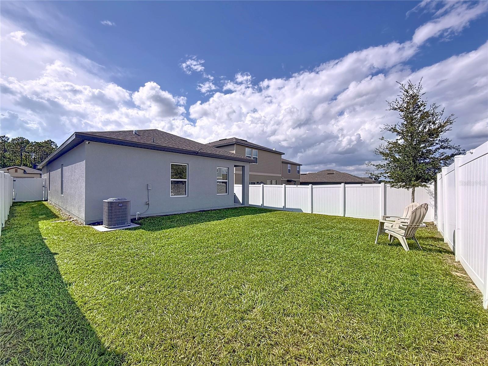 Image 16 of 21 For 2030 Hemingway Circle