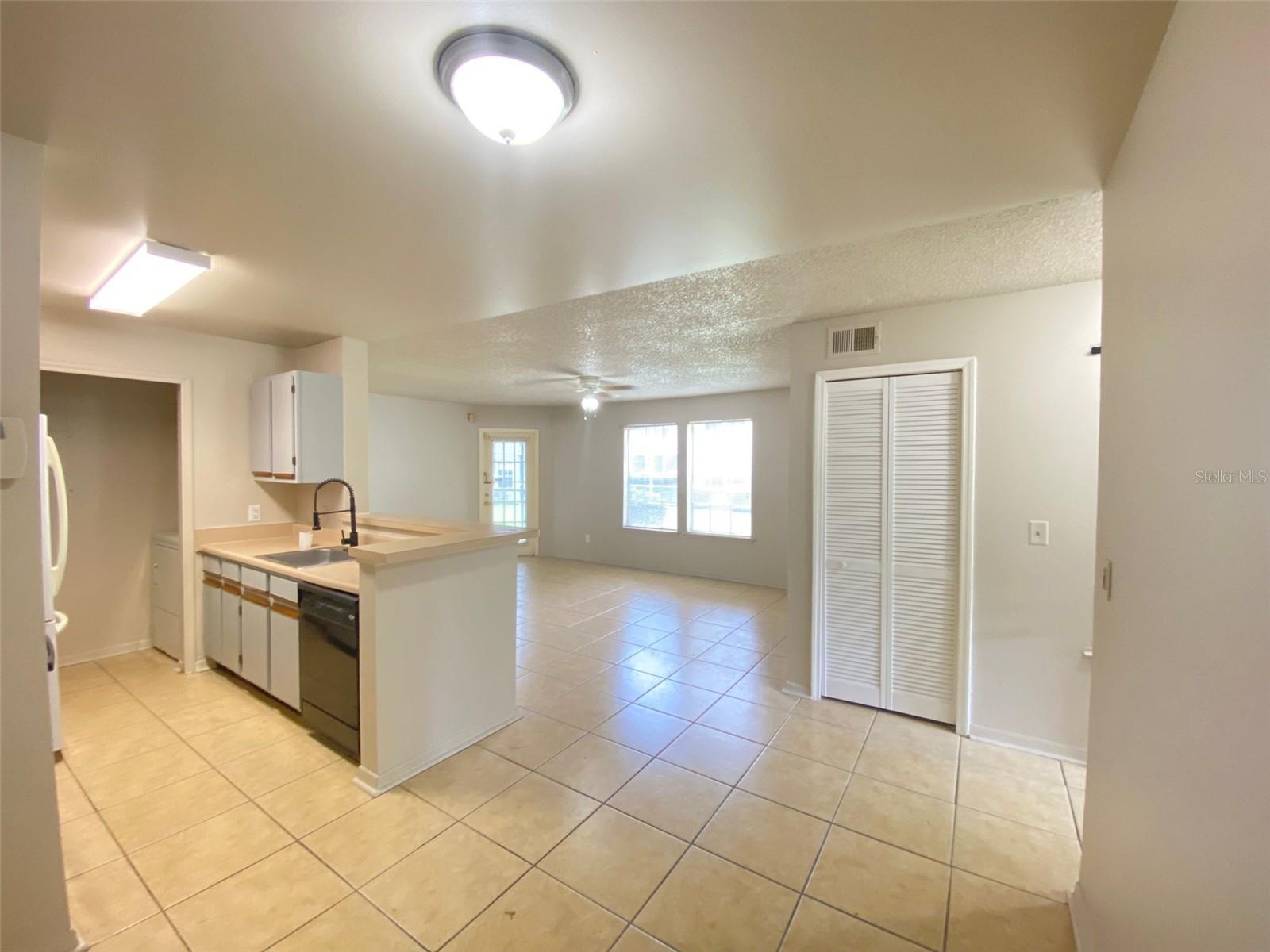 Image 4 of 27 For 6100 Westgate Drive 103