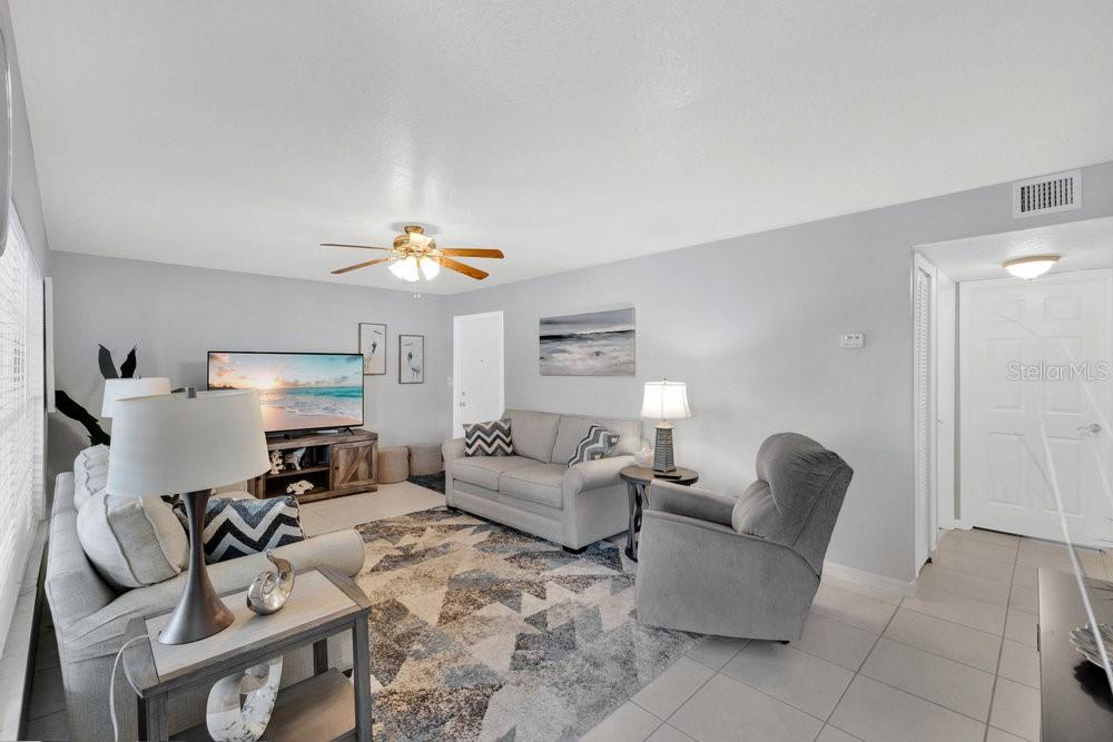 Image 3 of 28 For 1024 Plantation Drive B9