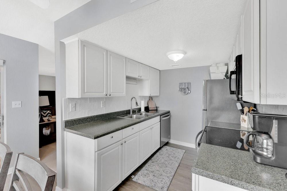 Image 7 of 28 For 1024 Plantation Drive B9